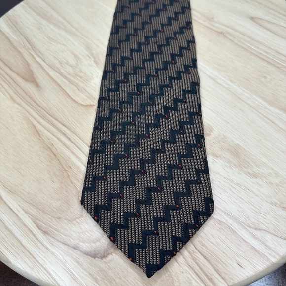 HUGO BOSS Men's 100% Silk Neck Tie ITALY Designer Brown/Black/Red - Picture 1 of 5